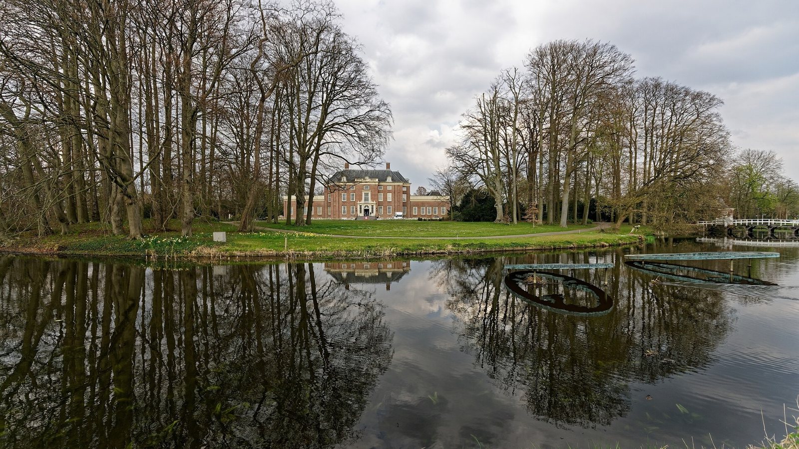 Het Spanjaardsgat in Zeist met de Grote Kerk